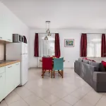 And With Parking Space - 17589 بيت ضيافة