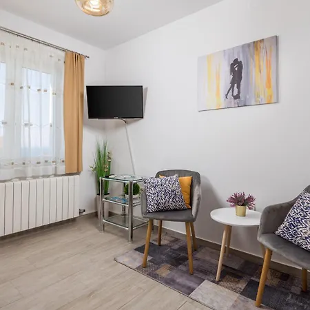 Pensjonat And With Parking Space - 17589 Kraljevica